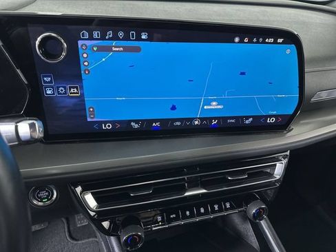 Used 2025 Chevrolet Traverse LT FWD image 14