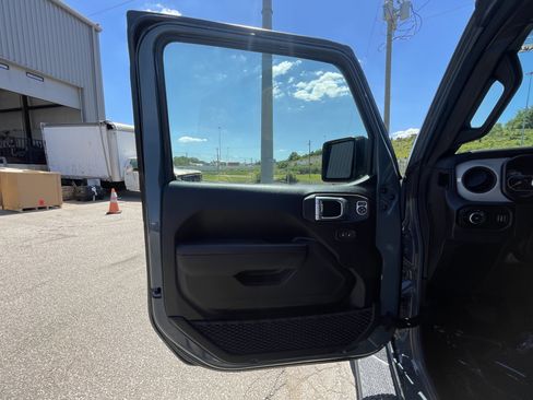Used 2024 Jeep Wrangler Unlimited Sport AWD/4WD image 11