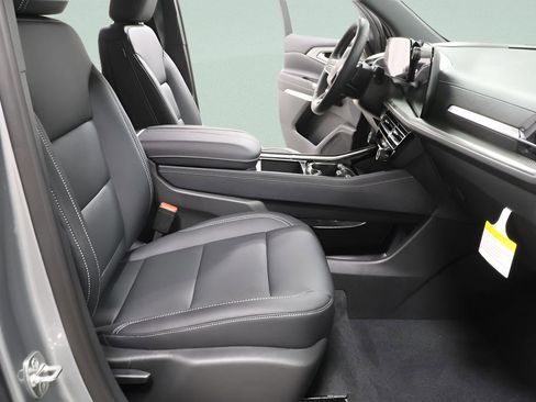 New 2026 Chevrolet Traverse LT w/ Midnight/Sport Edition AWD/4WD image 33