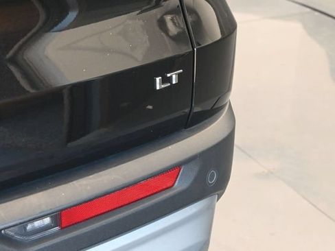 Used 2024 Chevrolet Traverse LT FWD image 12