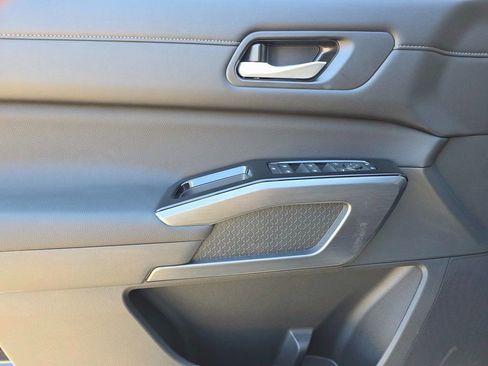 New 2026 Nissan Pathfinder SL image 16