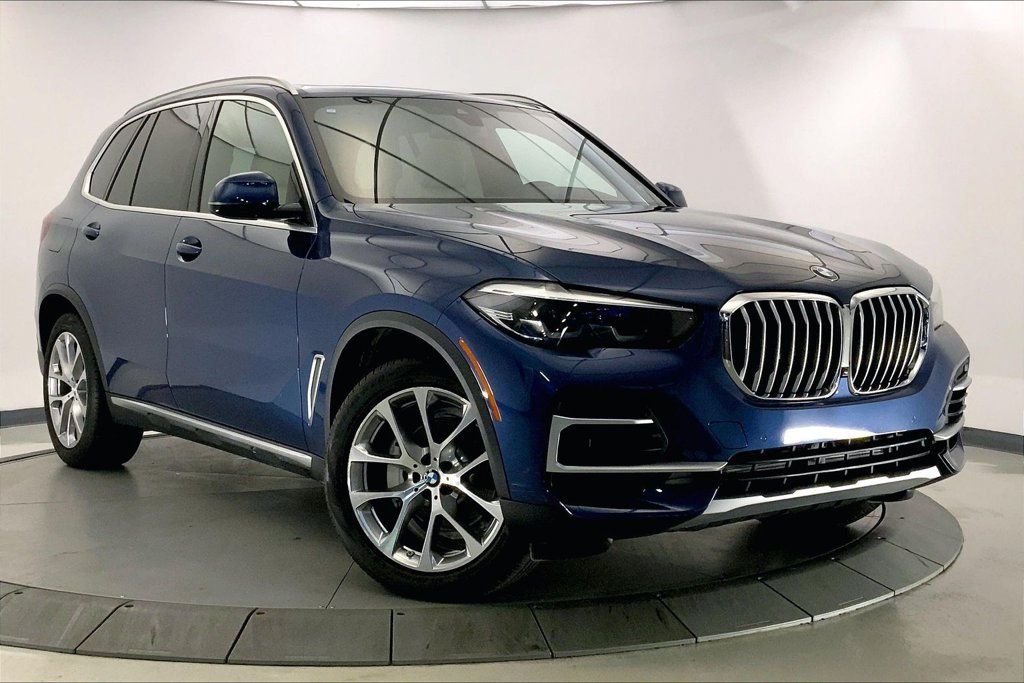Used 2022 BMW X5 xDrive40i w/ Premium Package AWD/4WD image 1