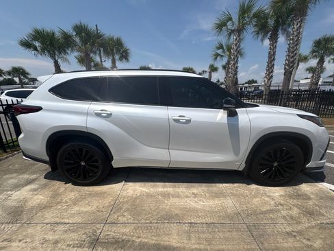 Used 2023 Toyota Highlander XSE FWD image 4