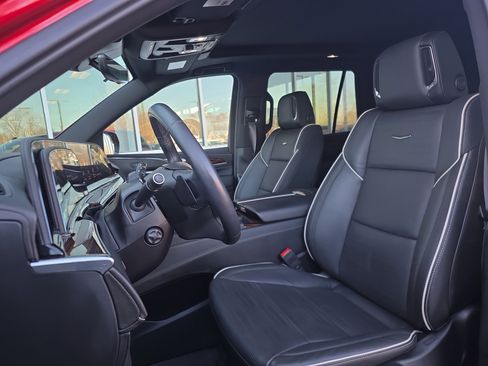 Used 2024 Cadillac Escalade Premium Luxury w/ Performance Package image 15