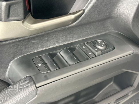 Certified 2025 Toyota Tacoma TRD Off-Road AWD/4WD image 24