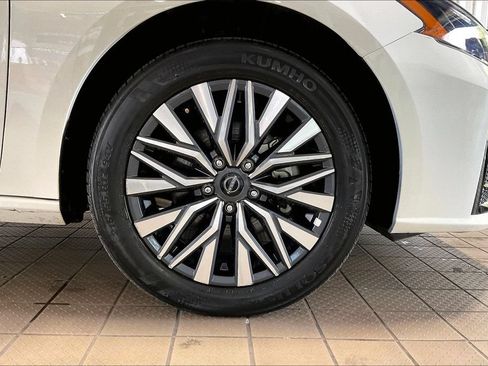 Used 2025 Nissan Altima 2.5 SV AWD/4WD image 34
