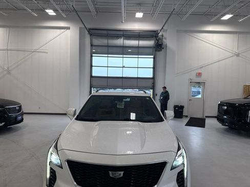 Used 2022 Cadillac XT4 Sport w/ Sun And Sound Package AWD/4WD image 3