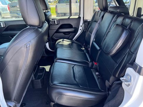 Used 2023 Jeep Wrangler Unlimited Sahara w/ Cold Weather Group AWD/4WD image 17