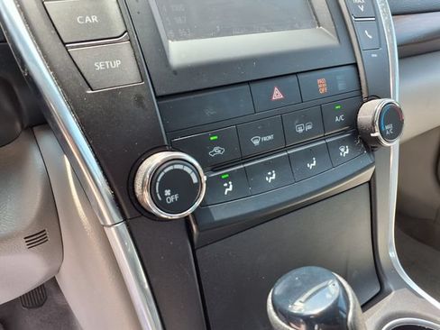 Used 2015 Toyota Camry LE FWD image 28