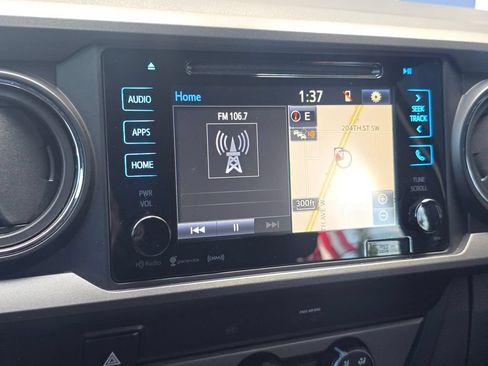 Used 2019 Toyota Tacoma TRD Off-Road w/ Technology Package AWD/4WD image 26