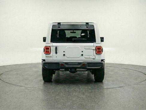 Used 2025 Jeep Wrangler Sahara image 7
