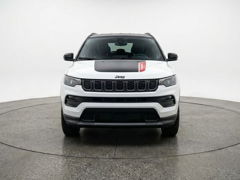 Used 2025 Jeep Compass Trailhawk image 2