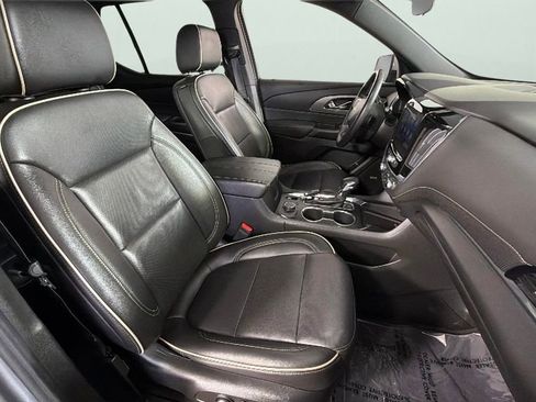 Used 2023 Chevrolet Traverse Premier FWD image 36