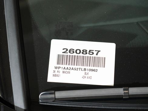 Used 2026 Porsche Macan AWD/4WD image 29