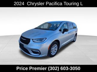Used 2024 Chrysler Pacifica Touring-L video 1