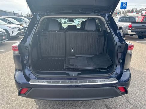 Used 2024 Toyota Highlander XLE image 12
