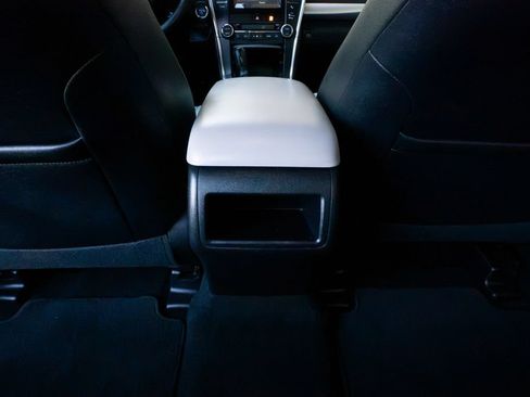 Used 2015 Toyota Camry SE FWD image 18