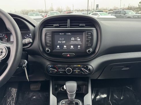 Used 2021 Kia Soul LX image 2