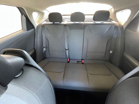 Used 2025 Kia K4 LXS image 37