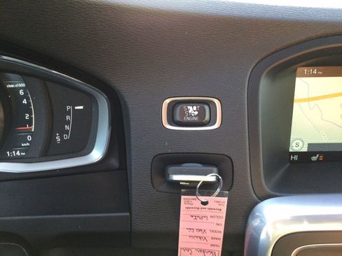 Used 2015 Volvo V60 T5 Cross Country image 17