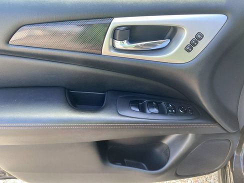 Used 2020 Nissan Pathfinder SL AWD/4WD image 11