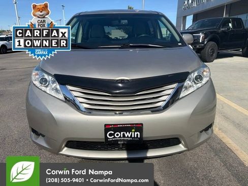 Used 2017 Toyota Sienna LE AWD/4WD image 2