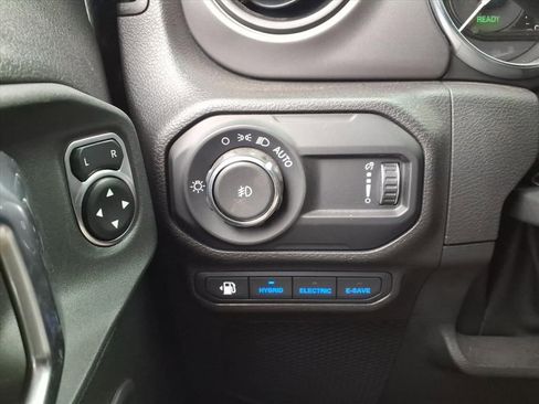 Certified 2023 Jeep Wrangler Unlimited w/ Cold Weather Group image 14