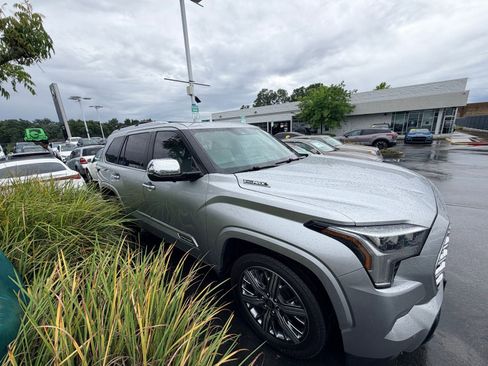 Used 2025 Toyota Sequoia Capstone AWD/4WD image 6