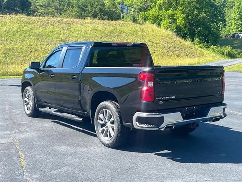 Used 2022 Chevrolet Silverado 1500 LT AWD/4WD image 3