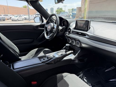 Used 2018 FIAT 124 Spider Classica w/ Technology Group RWD image 30