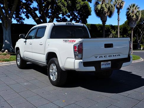 Used 2020 Toyota Tacoma TRD Sport w/ Technology Package AWD/4WD image 7