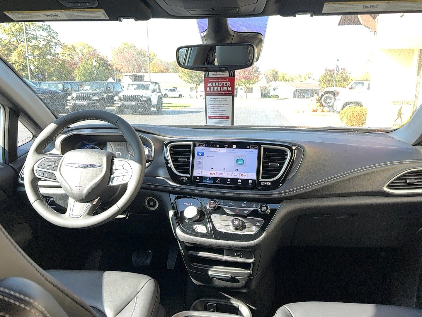 New 2026 Chrysler Pacifica Select AWD/4WD image 12