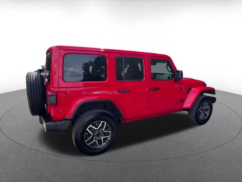 Used 2025 Jeep Wrangler Unlimited Sahara AWD/4WD image 13