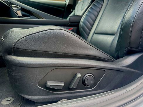 Used 2025 Hyundai Elantra Limited FWD image 6