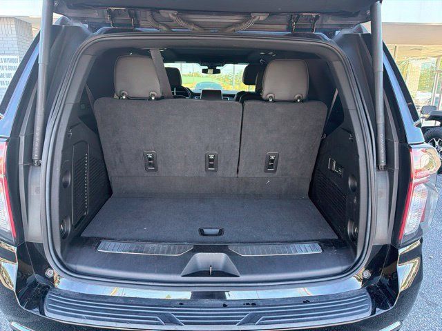 Used 2022 Chevrolet Tahoe Z71 w/ Luxury Package AWD/4WD image 9