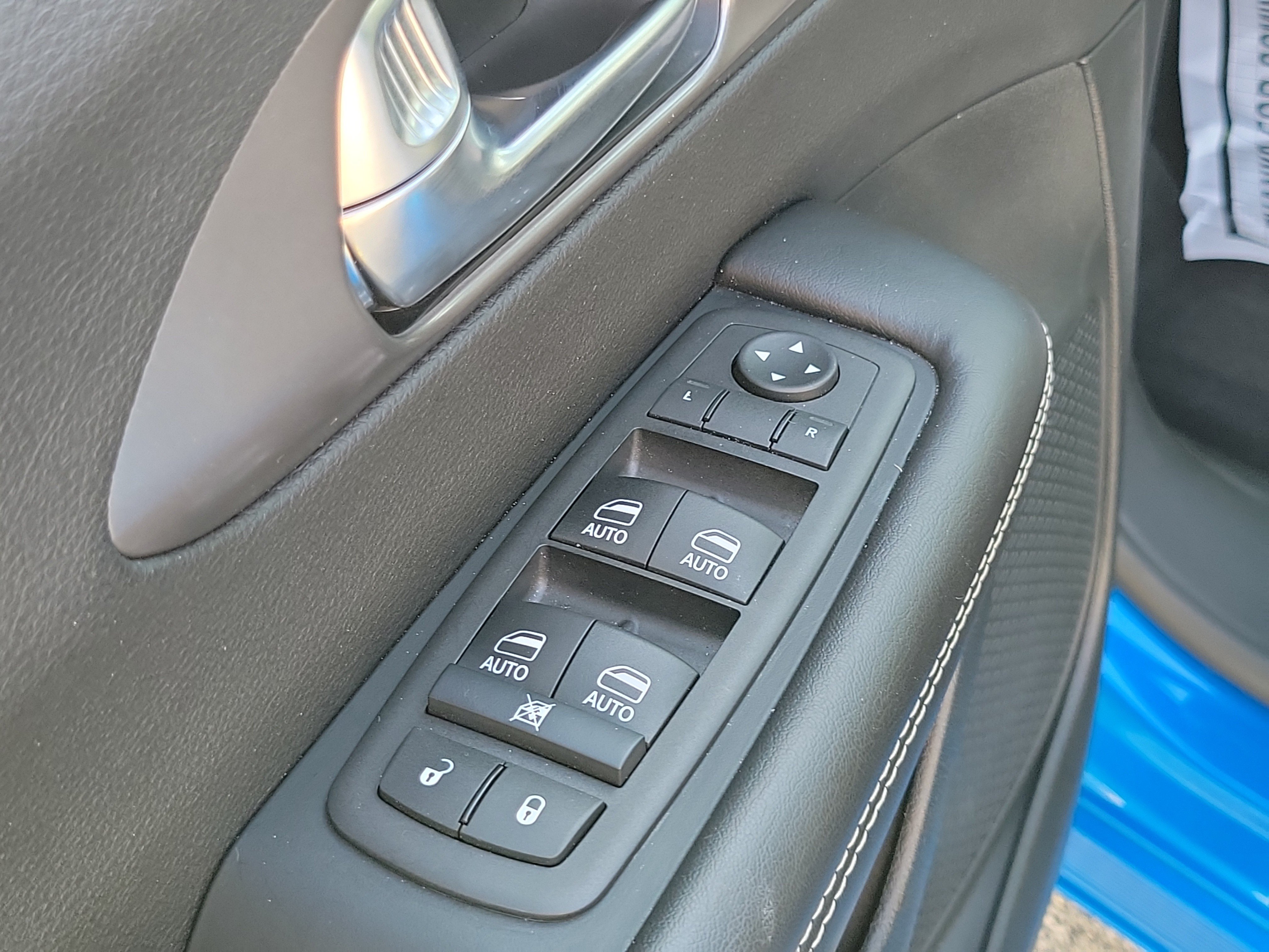 Used 2026 Chrysler Pacifica Select FWD image 16