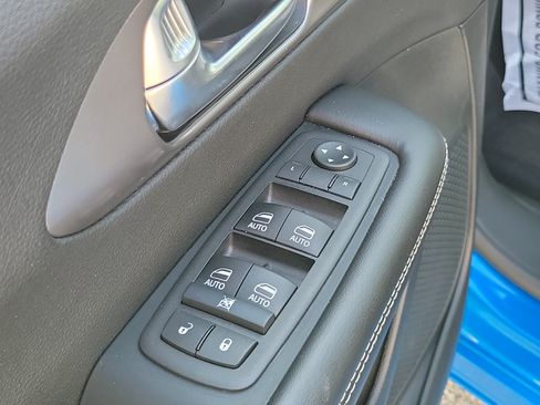 Used 2026 Chrysler Pacifica Select FWD image 16