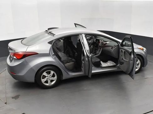 Used 2015 Hyundai Elantra SE image 6