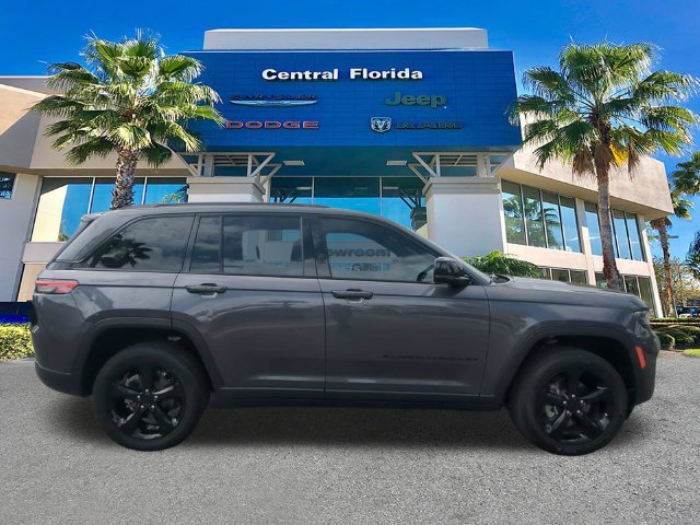 Certified 2024 Jeep Grand Cherokee Altitude AWD/4WD image 4