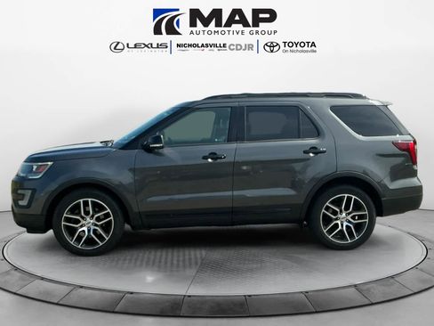 Used 2017 Ford Explorer Sport w/ Equipment Group 401A AWD/4WD image 2