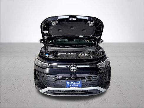 New 2026 Volkswagen Tiguan SE image 22