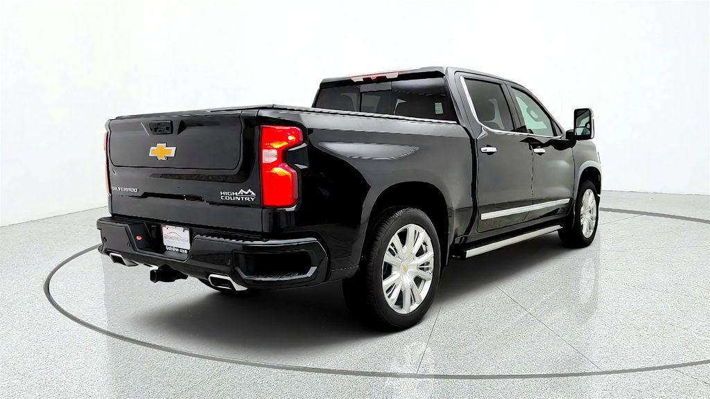 Used 2026 Chevrolet Silverado 1500 High Country w/ High Country Premium Package AWD/4WD image 5