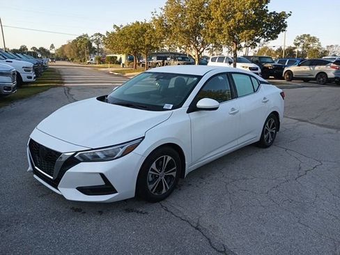 Used 2022 Nissan Sentra SV image 2
