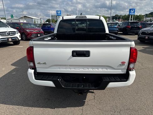 Used 2020 Toyota Tacoma SR AWD/4WD image 6