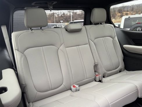 New 2026 Jeep Grand Wagoneer Summit image 45