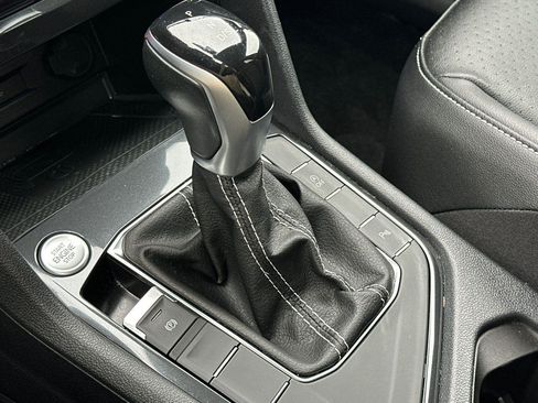 Used 2022 Volkswagen Tiguan SE R-Line image 25