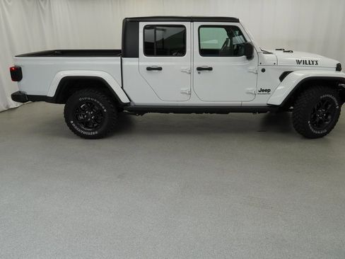 Certified 2024 Jeep Gladiator Sport image 10
