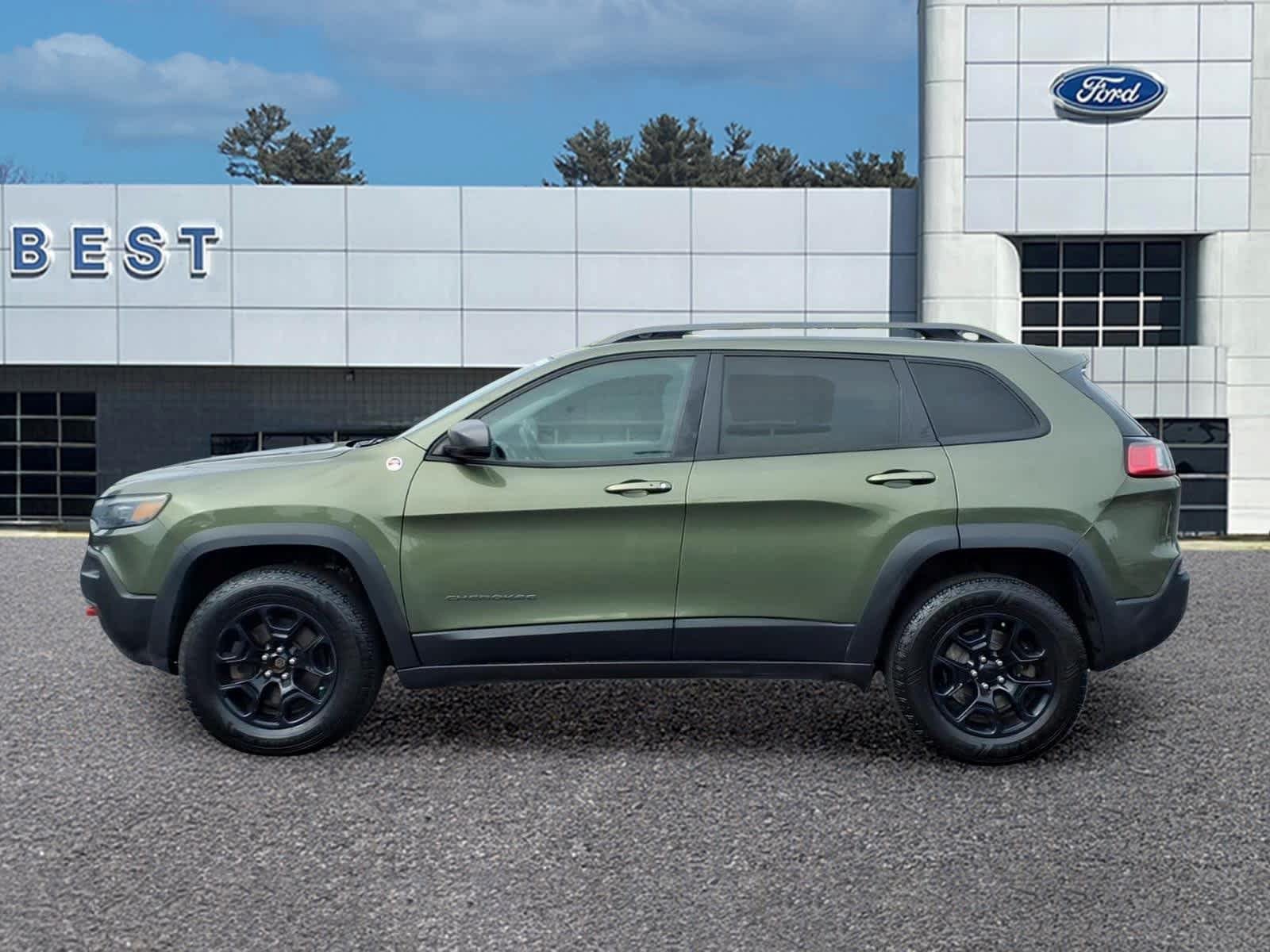 Used 2021 Jeep Cherokee Trailhawk w/ Trailer Tow Group AWD/4WD image 2
