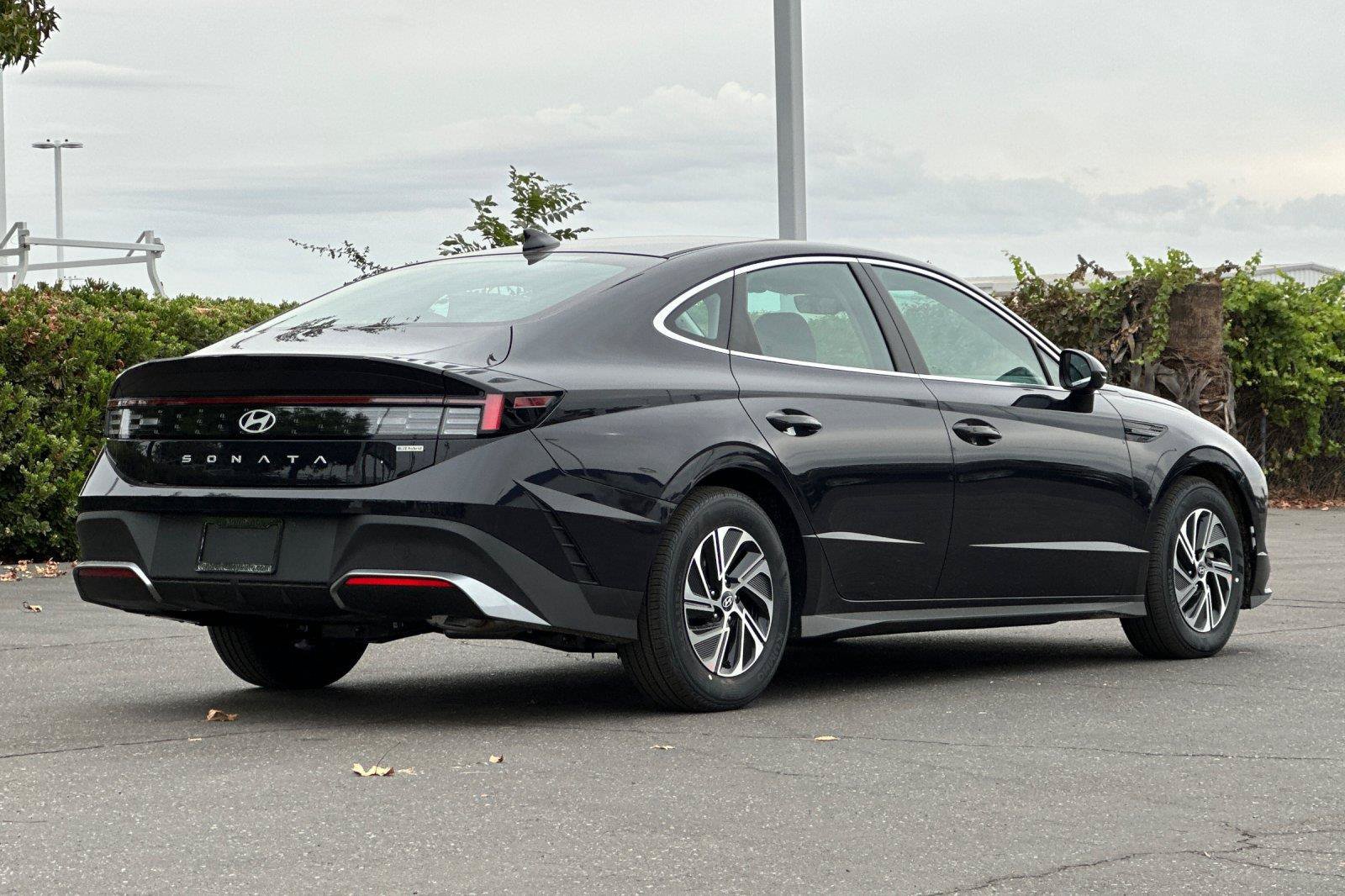 New 2027 Hyundai Sonata Blue FWD image 3
