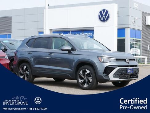 Used 2025 Volkswagen Taos SE AWD/4WD image 1